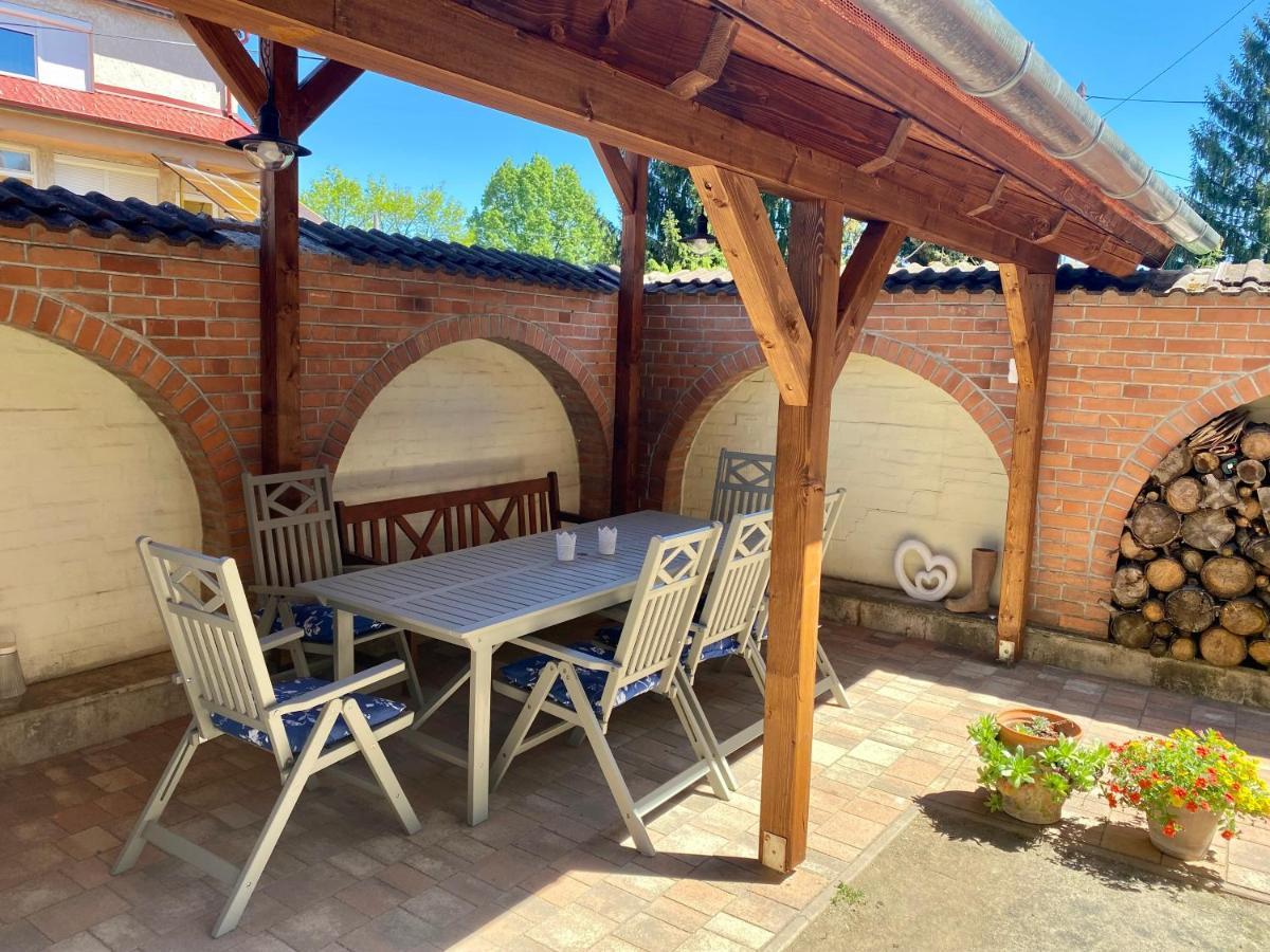 Pacsirta Apartman Grand Эгер Экстерьер фото