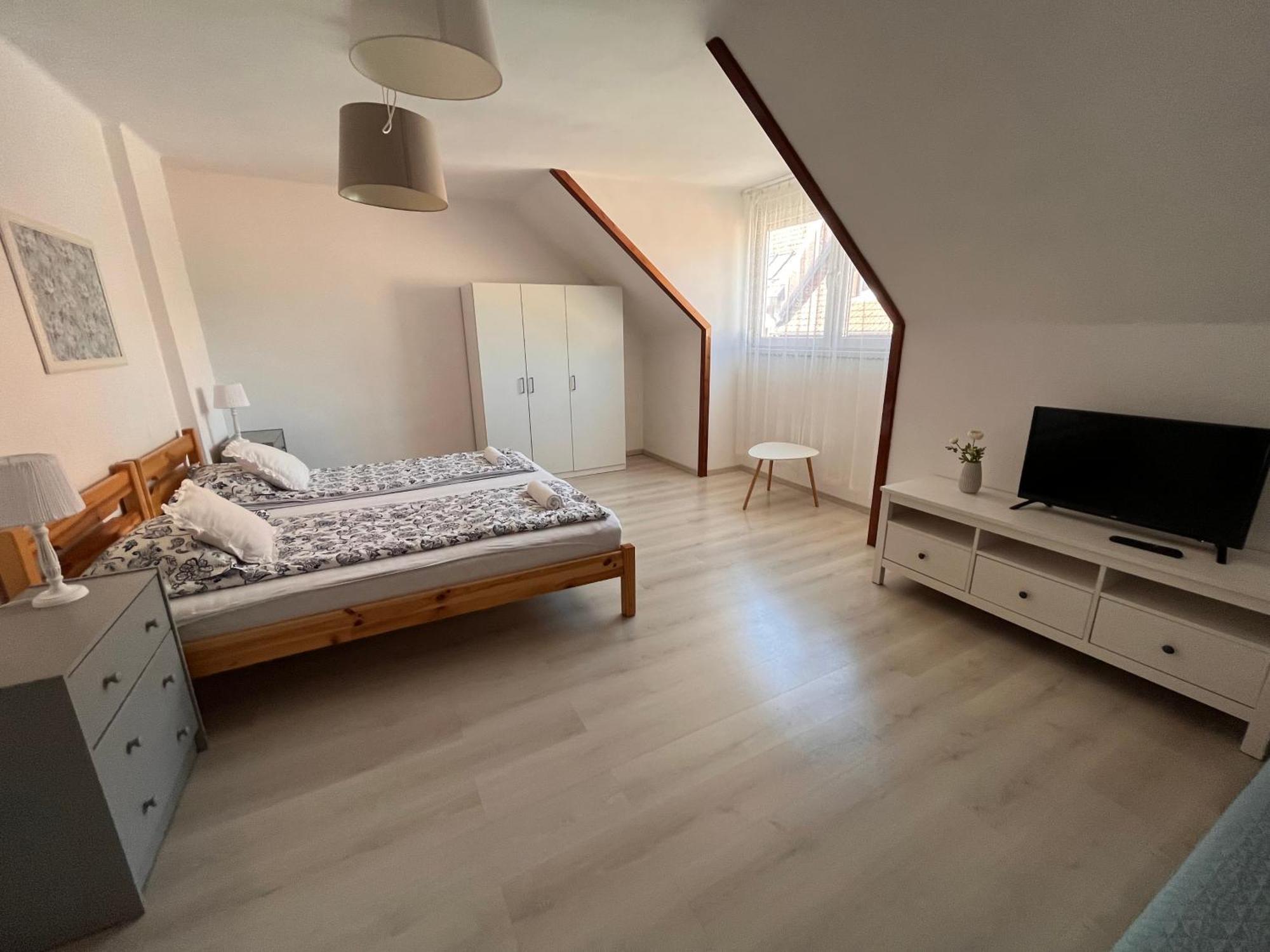 Pacsirta Apartman Grand Эгер Экстерьер фото