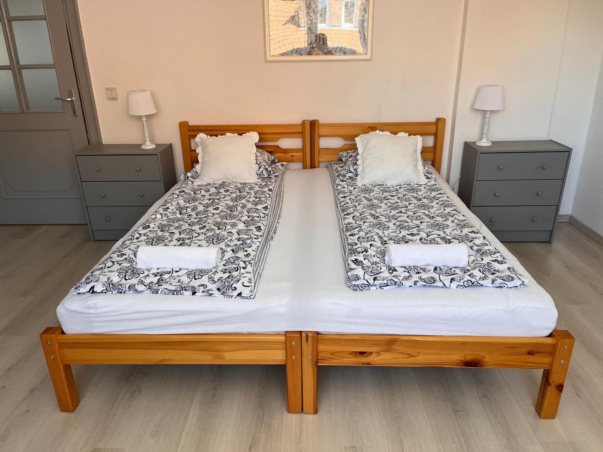 Pacsirta Apartman Grand Эгер Экстерьер фото